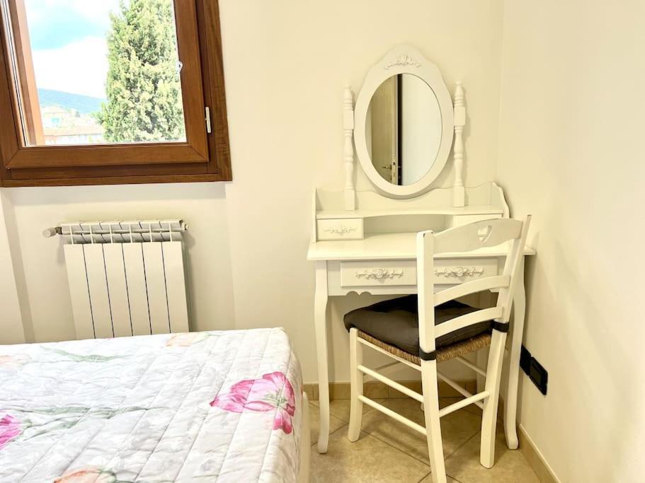 Appartamento Comfyspot Rosia Esterno foto