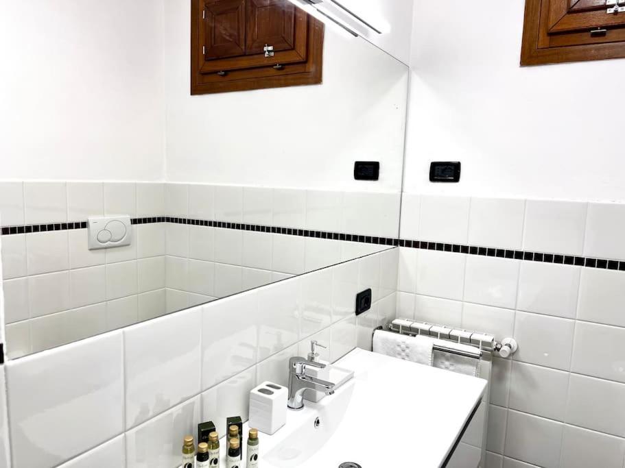 Appartamento Comfyspot Rosia Esterno foto