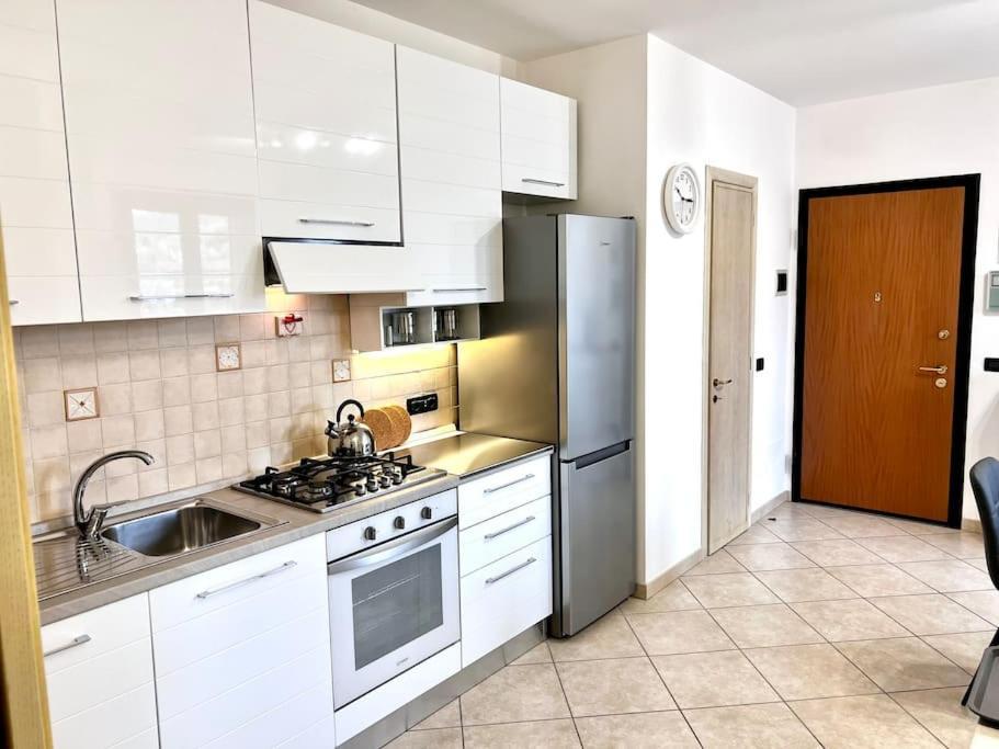 Appartamento Comfyspot Rosia Esterno foto
